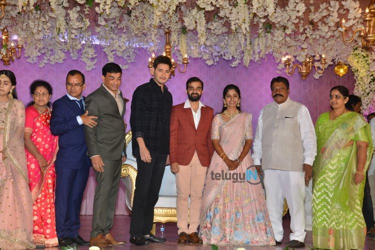 teluguinnews's tweet photo. Celebs at Dil Raju's Nephew Harshith Reddy's wedding reception
https://t.co/8NYwKDQY78
#DilRaju #nephew #HarshithReddy #Wedding #Reseption https://t.co/nK8gBuNwUm
