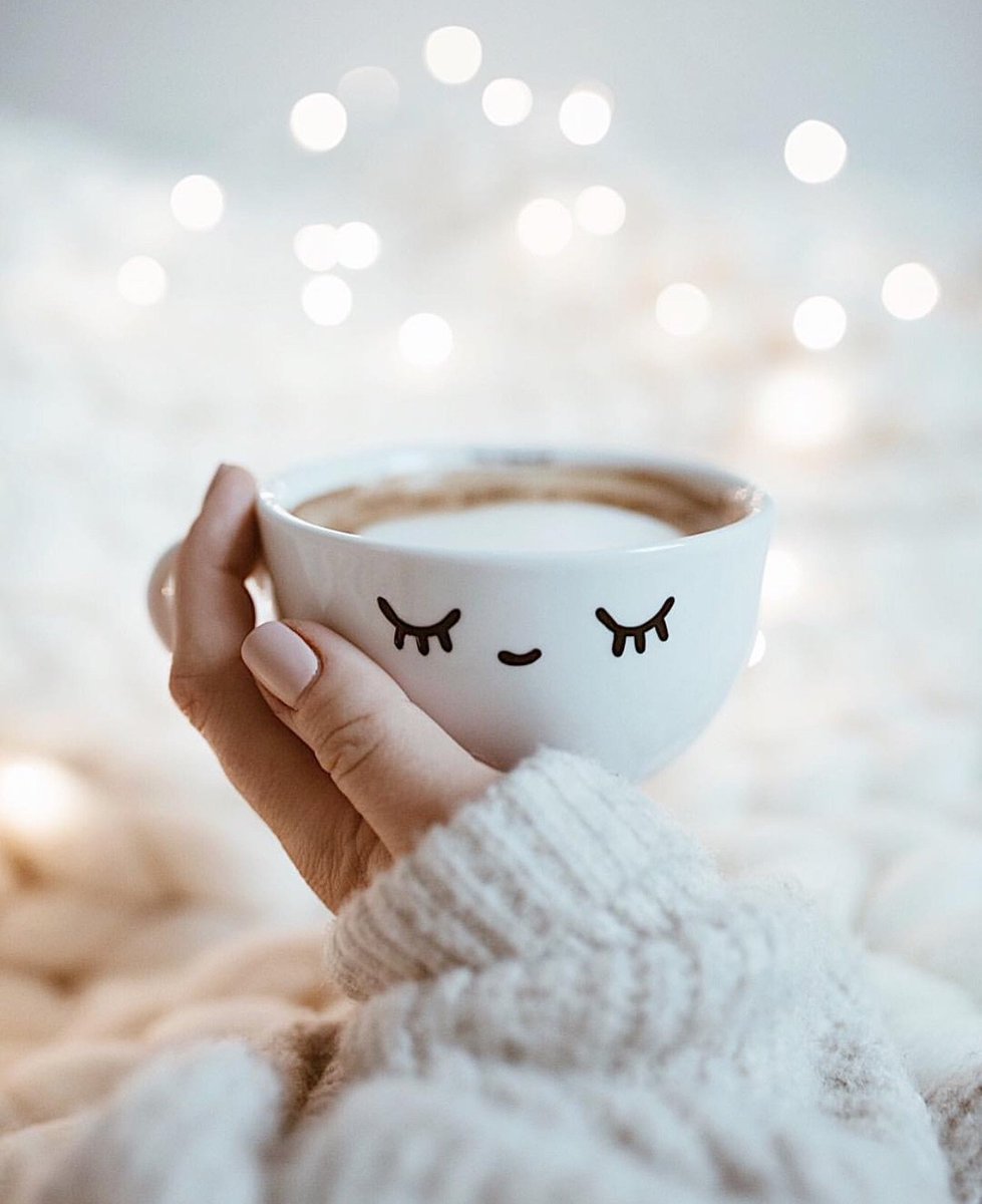Cozy Sundays are the best Sundays. ☕️ #DrSamolitis
📷: <a href="/minimaliving/">Minimal Living</a>