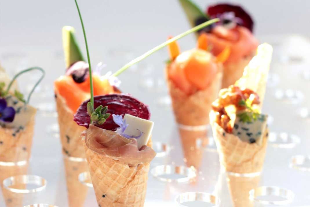 BLEventCaterers's tweet photo. Amuse-bouche anyone? A selection of elegant savoury cones filled with a choice of avocado and prawn Salad , caramelised red onion and goats cheese or pulled beef and creamed Potato https://t.co/eRtXIaL8iV  
 #wedding #cheshire #eventcatering https://t.co/Zkve0vCoM9