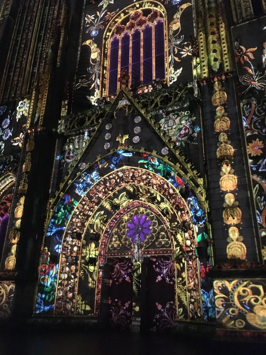 thomasferec's tweet image. Superbes illuminations de la cathédrale de #quimper Spectacle #IlizVeur #Finistere #bretagne