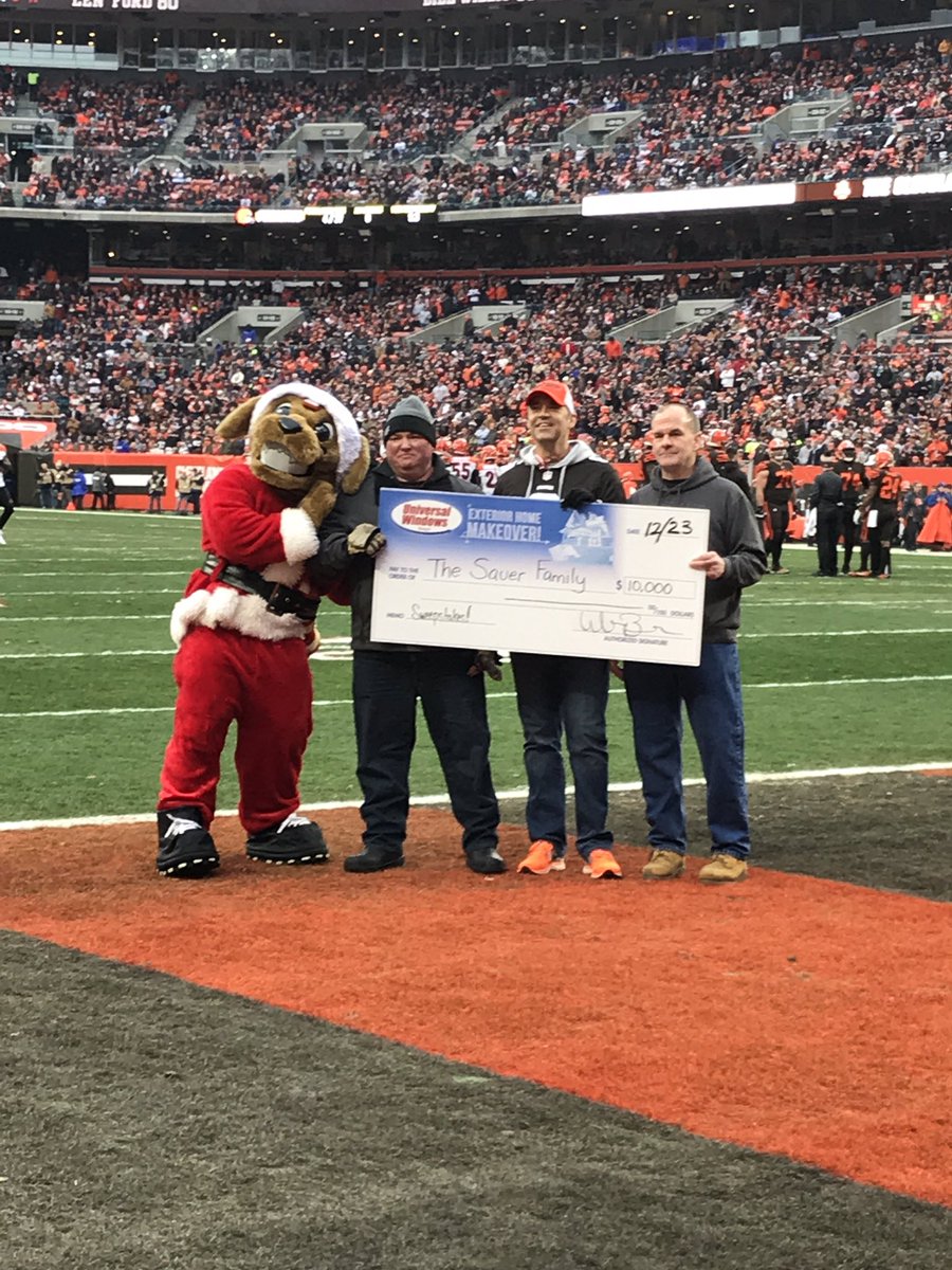 universlwindows's tweet photo. Congratulations to the Sauer family of Rocky River!! Winners of our home makeover/@clevelandbrowns customer appreciation package! #gobrowns #universalwindowsdirect https://t.co/ByELTupoVc