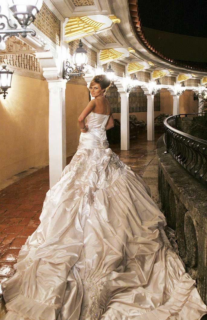 KayaJones's tweet photo. Day 23 of our #25daysofmelania โค๏ธ๐บ๐ธ our @FLOTUS was 34 years old when she said I do to @realDonaldTrump On January 22, 2005, they married in an Anglican service at The Episcopal Church of Bethesda-by-the-Sea, followed by a reception in the ballroom at Mar-a-Lago estate โ๏ธ๐ฐ https://t.co/SFnYsBf9rc
