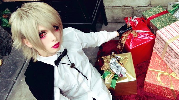 紳士並びに淑女諸君 ごきげんよう🎩✨  メリークリスマスイヴ🎄🎁 素敵な夜を✨ https://t.co/4B1vFeMj2z