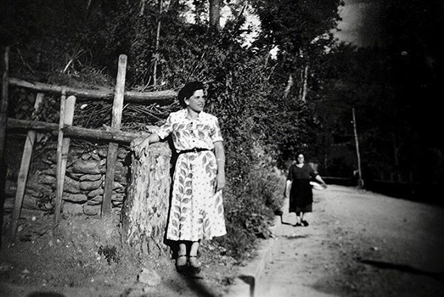 siwiakphoto's tweet image. Another photo of mum, looks like a film still in a movie. This was taken in Colosimi, Italy, with my Grandmother in the background. Sorting out photos for upcoming 90th Birthday Party. #filmstills #colosimi  #calabria #italy #vintagephotos #sittingwithmo… bit.ly/2EH4aZy