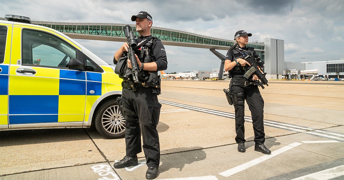 sussex_police's tweet photo. #GatwickDrones | Gatwick Airport Ltd has offered a £50k reward through Crimestoppers, for information leading to the arrest &amp; conviction of those responsible for the criminal act that disrupted flights. Reward will only be made if the information is given to Crimestoppers first https://t.co/x9sBgxaj9z