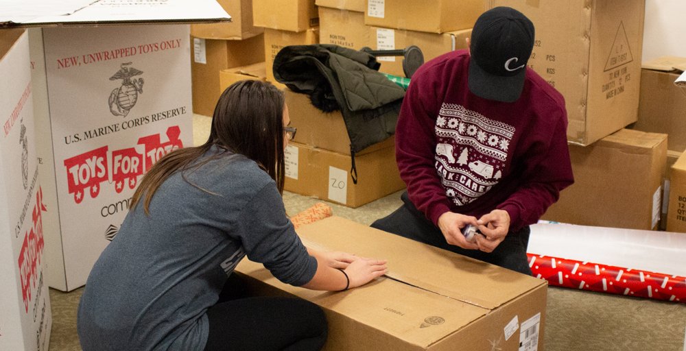 ClarkServiceGrp's tweet photo. The highlight of the season for our team is wrapping presents at @ToysForTots_USA ! This year, our Philadelphia branch and Lancaster branch also served as drop-off locations for this worthy cause. #AToyForEveryChild #TisTheSeason #GetClarkd https://t.co/FNmpND4Qvn