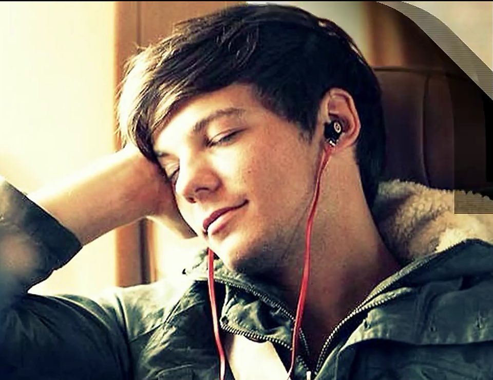   Happy BirthDay  Louis Tomlinson!!!!                                      