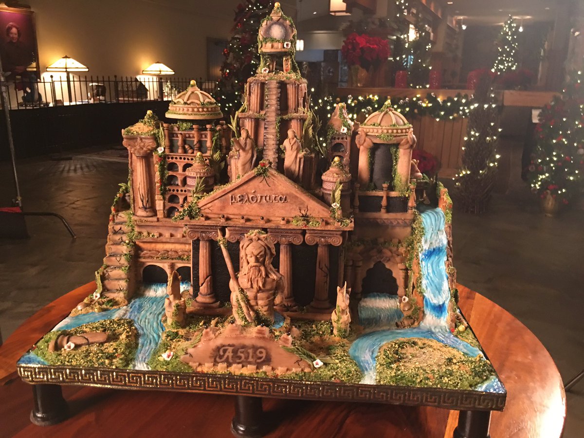 mrsjessicafrost's tweet photo. Watch all the fun I have creating this original work of art at 9pm tonight on @FoodNetwork #gingerbreadgiants https://t.co/GDCWwUXwn1