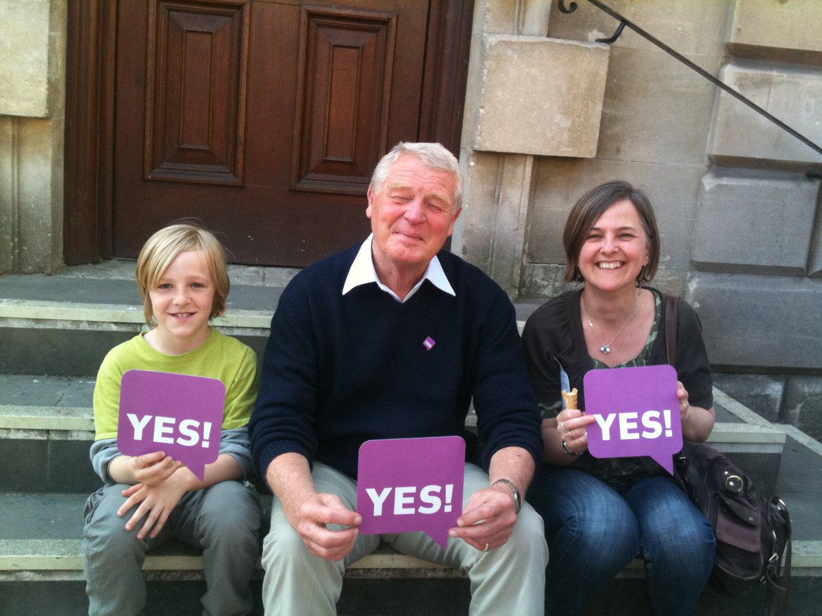 RIP ⁦#PaddyAshdown - sad news - a politician of honour and truly decent man. And so charismatic. My son and I were lucky to run into him in Bath when campaigning for AV - he told us a great story about being a little bit Irish.