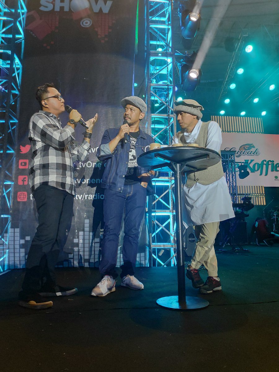 Sesaat lagi <a href="/PASbandOfficial/">PAS Band</a> x <a href="/shaggydogjogja/">SHAGGYDOG</a>.
Jangan lewatkan LIVE di tvOne &amp; streaming klik bit.ly/2AglotI.
#BEDAITUHEBAT #RadioShowtvOne