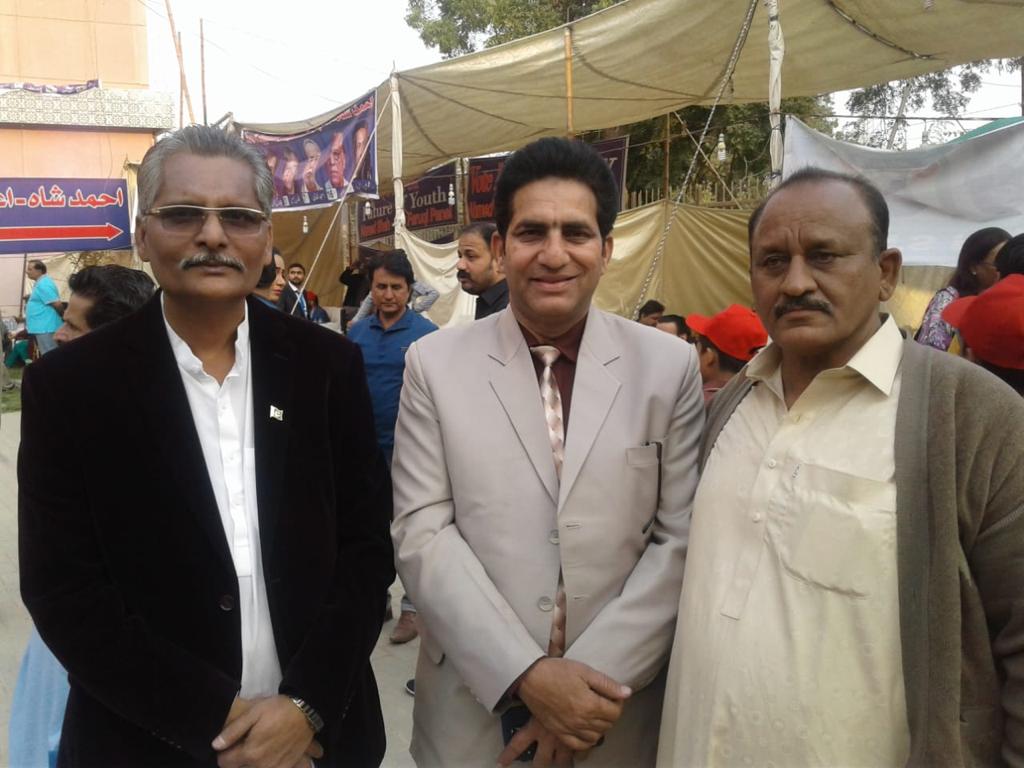 SME_Foundation's tweet photo. Group Photo : Mr. Wali Ullah Khan President SME Foundation with Mr. Aslam Mahmood Dehelvi General Secretary Mehdi Hassan Foundation and Ghaffar Lahri at Arts Council Karachi
https://t.co/kvCctyCT3Y https://t.co/K7dnZjtJaO