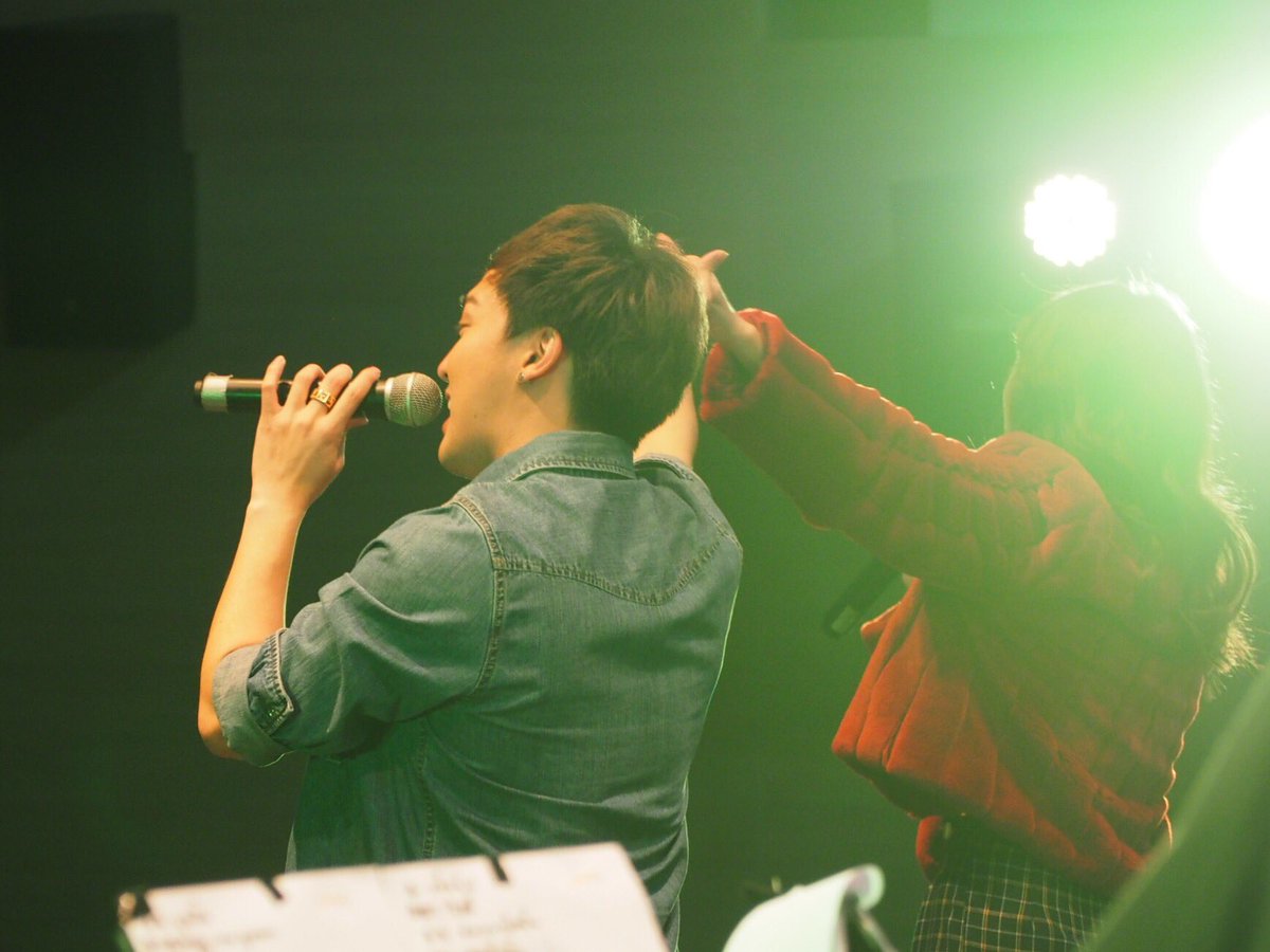 dokheds's tweet photo. ก็มันเป็น..รัก ที่เกิดจากความใกล้ชิด
ผ่านสิ่งที่มีชีวิตที่เรียกว่า..หัวใจ 
💙🧡
#BrightNestBestFriendinConcert https://t.co/76L2p7p6HR