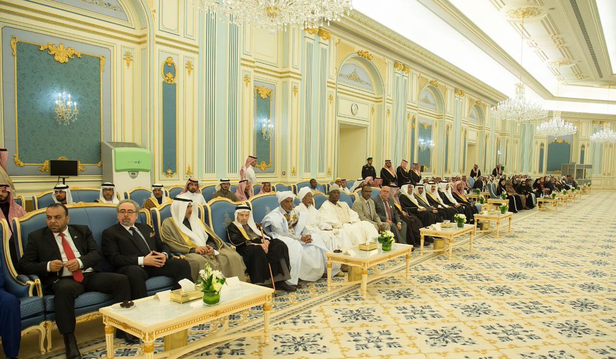 faisal2004a's tweet photo. تشرفت اليوم بلقاء الوالد القائد سيدي #خادم__الحرمين_الشريفين #الملك_سلمان_بن_عبدالعزيز حفظه الله ورعاه ضمن ضيوف المهرجان الوطني للتراث والثقافة #الجنادرية_٣٣
#الجنادرية_وفاء_وولاء https://t.co/pshz1MvBph