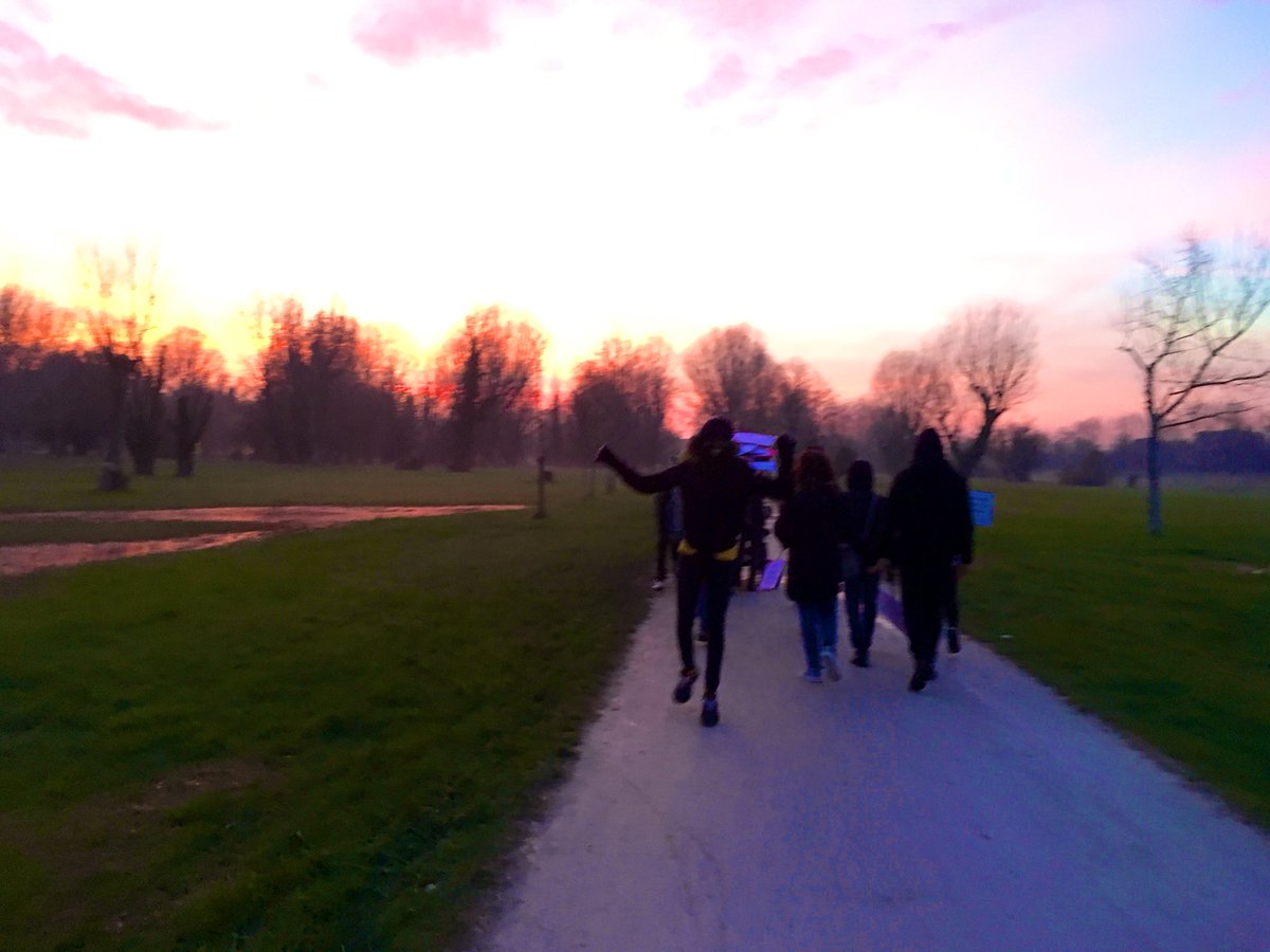 Ieri a #Rimini nel dicembre di #NatalizzAzione per il diritto alla casa e alla città per tutt@ e i #5anni di Casa Madiba e i #3anni di Casa Don Gallo, corteo UNA CASA PER TUTT* portiamo i margini al centro, contro ogni ghetto prima le persone!