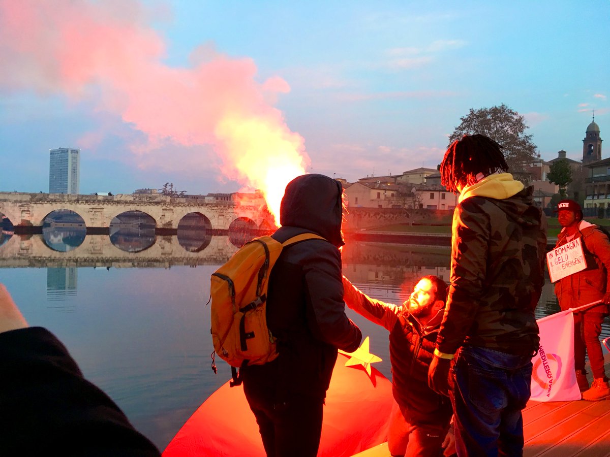 LabPazProject's tweet photo. Ieri a #Rimini nel dicembre di #NatalizzAzione per il diritto alla casa e alla città per tutt@ e i #5anni di Casa Madiba e i #3anni di Casa Don Gallo, corteo UNA CASA PER TUTT* portiamo i margini al centro, contro ogni ghetto prima le persone! https://t.co/t75YIcbcbv