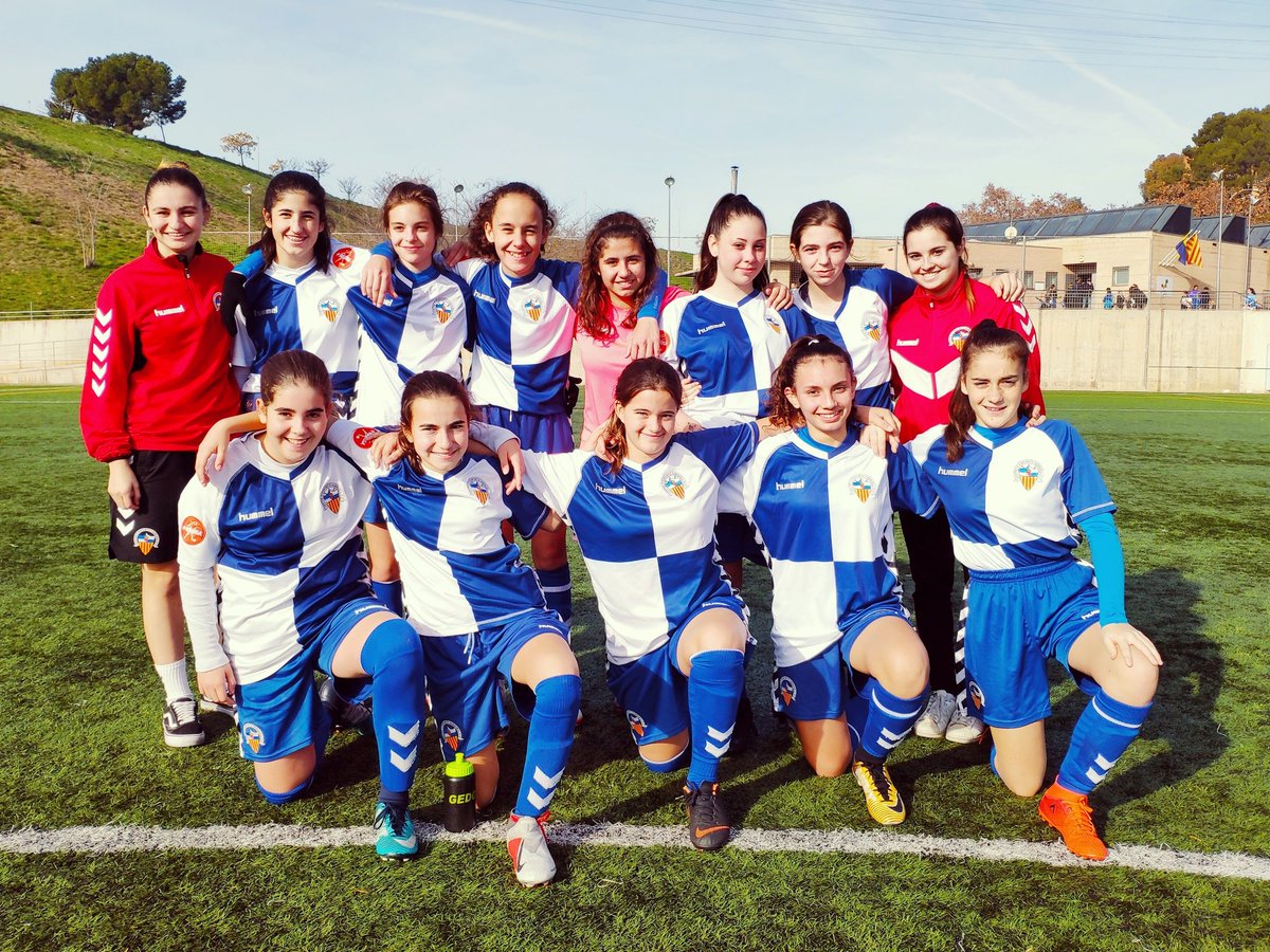 kimalmirall's tweet photo. 🔵 ⚪ CADET FEMENÍ
🏆 1a Divisió Grupo 2
📆 Jornada 11
✍️ @CESabadell 1️⃣
@aesantasusanna 3️⃣
⚽️ Lucia
Les arlequinades tancant l'any amb derrota despres de realitzar un partit treballat i igualat on el @aesantasusanna a decidid el joc a falta de cinc minuts.
#CESFem https://t.co/7xouY1DKAx