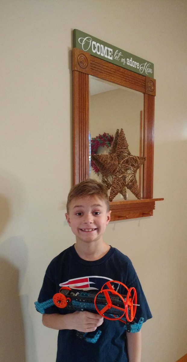 MistahBruno's tweet photo. Pretty fun experience with Ev our middle child. Got a @VEXRobotics propeller gun launcher kit. We put it together and he loves it!!! Video in thread #DadsAsPrincipals #makerdads https://t.co/KmU524Sefn