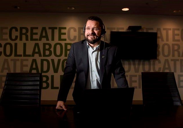 Desk phones "a dying thing" at offices in Canada, say tech experts bit.ly/2ELUJZY https://t.co/0xit7hYUou