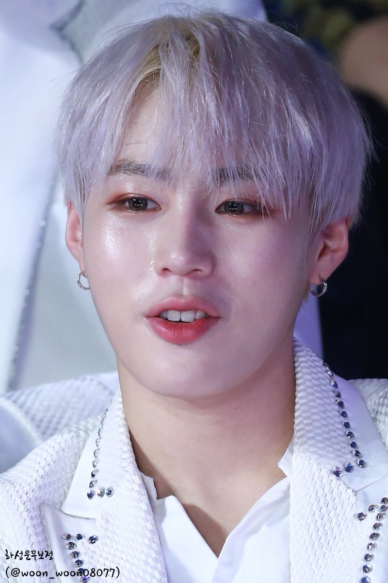 ☁181106 지니뮤직어워드 - 무보정☁

피부에서 빛이 나💫

🚫크롭 및 2차가공금지🚫
#WANNAONE #HASUNGWOON #워너원 #하성운 #갓성운 #하떵웅 #구르미 #하성운무보정  #☁