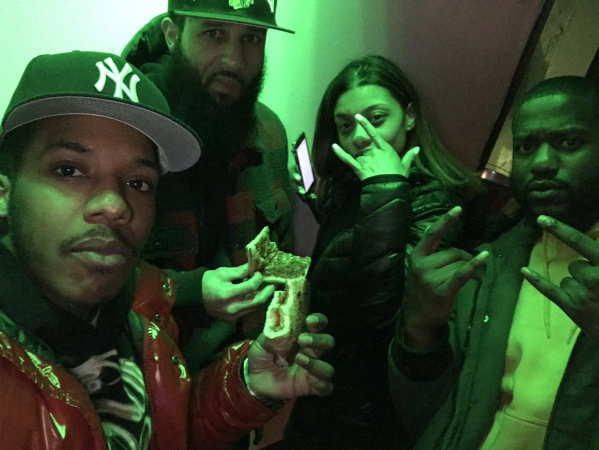 DahhkidstevEE's tweet image. #PizzaZoo first timers but NOT last 🍕😜😈