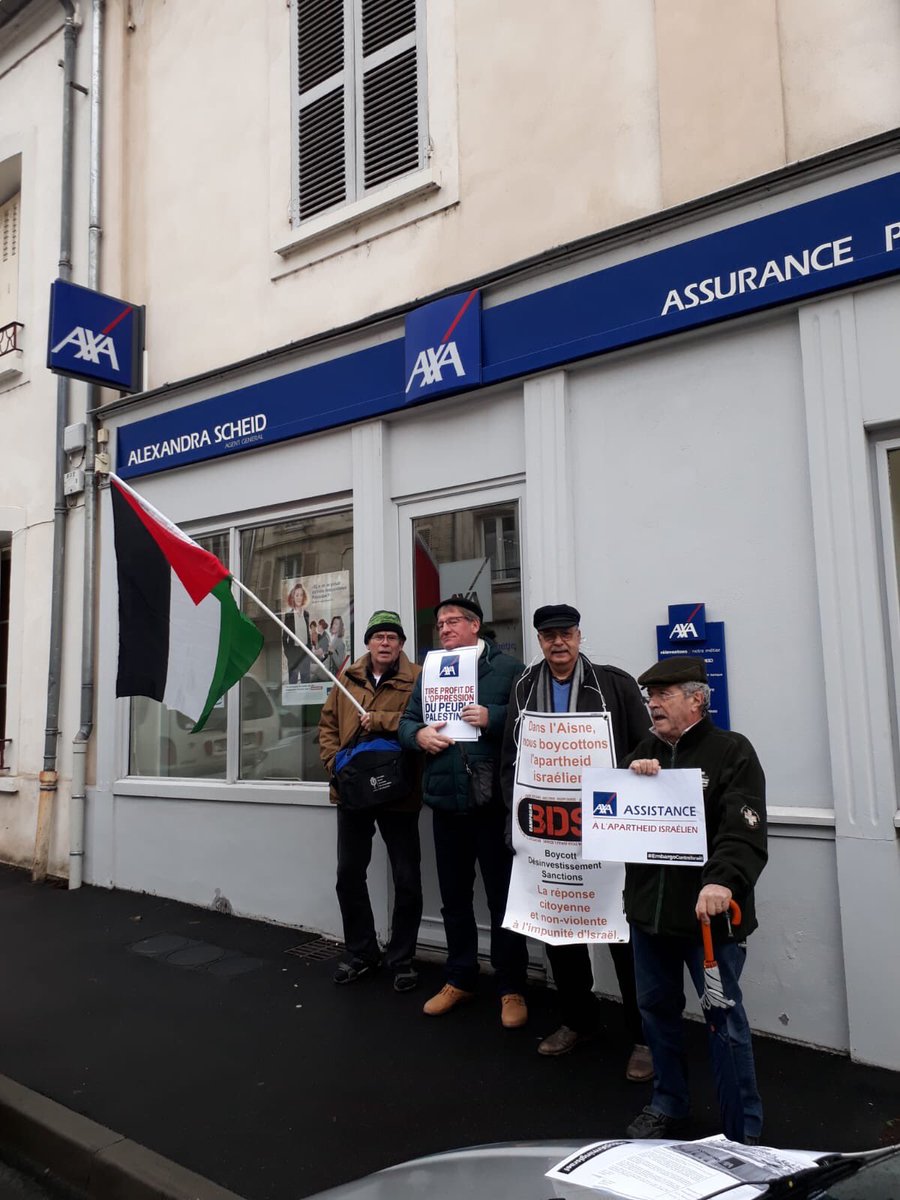 Campagnebds's tweet image. Des militant·e·s BDS de l&apos;Aisne se sont mobilisé·e·s, hier à Château-Thierry, contre l&apos;assureur @AXA, complice de l&apos;apartheid israélien. 3 agences ont été visitées. #AXAComplicity #EmbargoContreIsraël