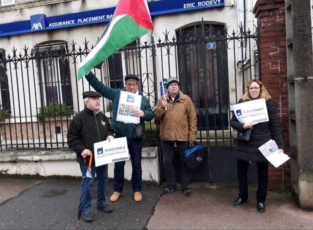 Campagnebds's tweet image. Des militant·e·s BDS de l&apos;Aisne se sont mobilisé·e·s, hier à Château-Thierry, contre l&apos;assureur @AXA, complice de l&apos;apartheid israélien. 3 agences ont été visitées. #AXAComplicity #EmbargoContreIsraël