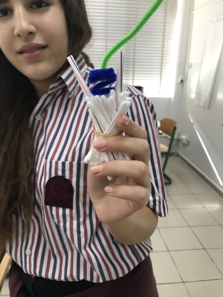 RoweidaB's tweet image. Modeling the fluid mosaic plasma membrane using simple material #ibbio #topic1 @monamajzoub @Hhhsinfo