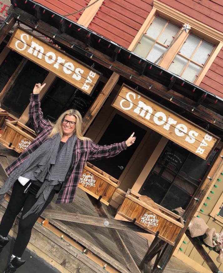 Flat12Gallery's tweet image. Enjoy the season with some s’mores #happyholidays  #smorefun