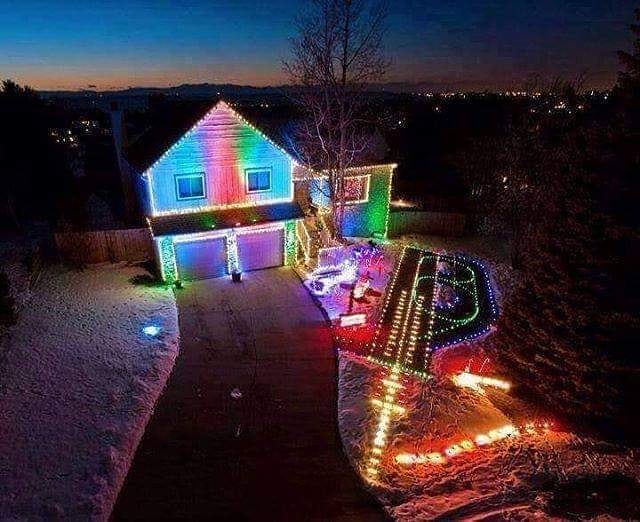 A reminder what Christmas lights are meant to look like .. #flight #aviation #christmas #aviationcomedy #mjk #boeing #airbus