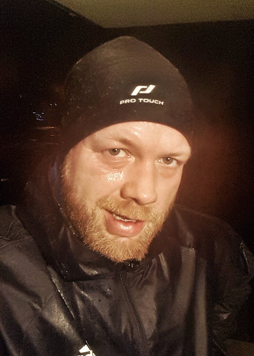 verbockt's tweet photo. Laufliebe kennt keine Distanz, Pace oder Gewichtsklasse. Vor allem kein Wetter. Und wenn es nur ne kurze Runde ist. Mit mehr Berg. Drei Tage, drei Läufe. 💪🏻#bock2run https://t.co/8YCSMT5Laz