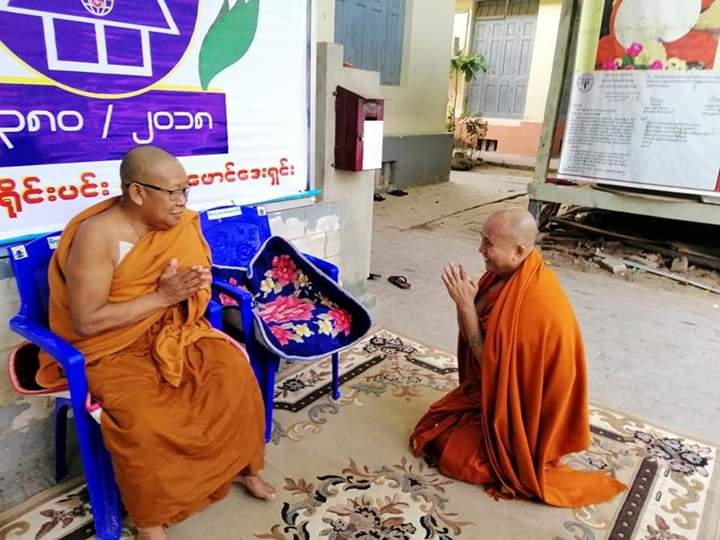 facebookမွာၾကည္ညိဳလို႔မရေတာ့လဲ
Twitter မွာပဲၾကည္ညိဳပါတယ္