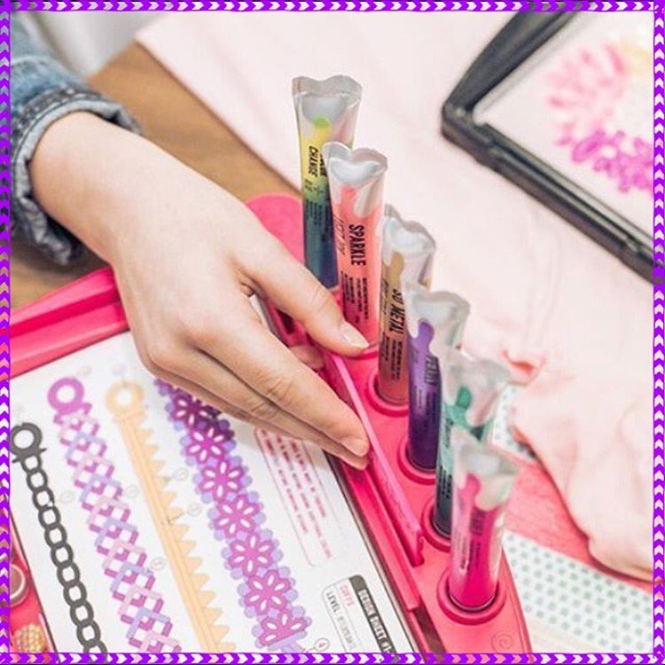 Spend your time making awesome designs this holiday! We love creating fun designs with the Fashion Maker 👚 If fashion is your passion then this is for you! 
#GelaPeel #NailaPeel #FashionMaker #Design