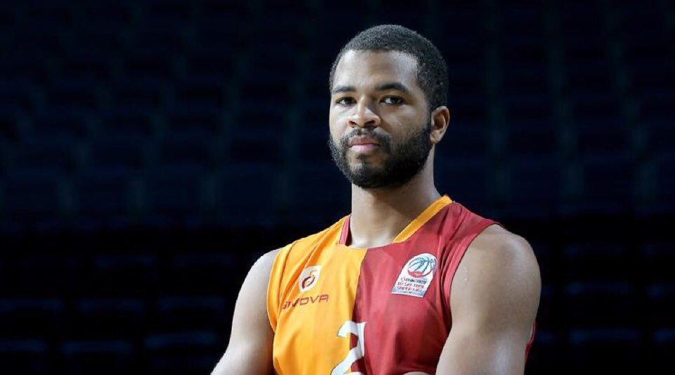 Davutaydogn's tweet photo. +Aaron Harrison.. Sinan Erdem Spor Salonu’nda ne yapıyordun?
-Tenimi bronzlaştırıyordum.
+Peki fenerbahçe’yi neden öldürdün?
-Güneşimi kapatıyordu
#Aaronharrison https://t.co/89ebtD07tc