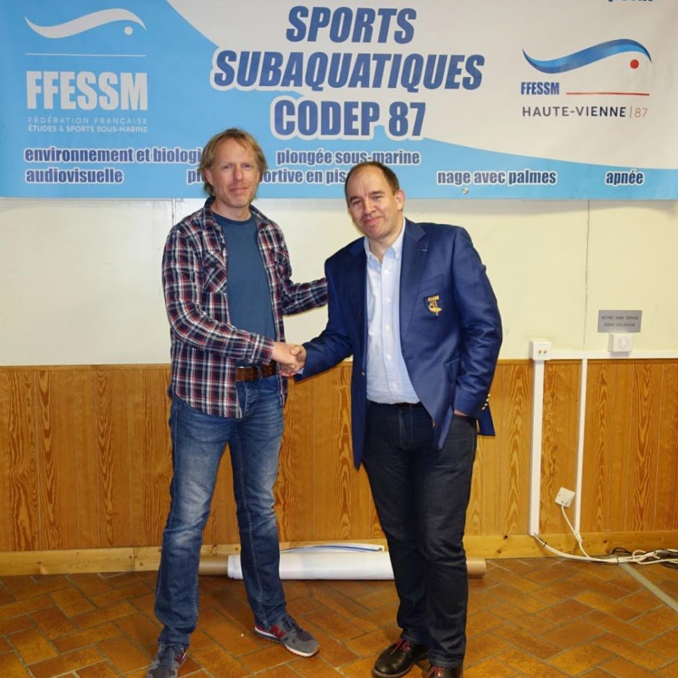 aurelienLZS's tweet photo. Présidence #CODEP87 #FFESSM : changement & continuité
Sébastien Allègre annonce sont départ de la présidence du #codep87, @aurelienLZS prend la suite des dossiers #hautevienne #sport #plongée #subaquatiques #presidence #apnée #biologie #psp #Limoges # https://t.co/cbV5nrNU64