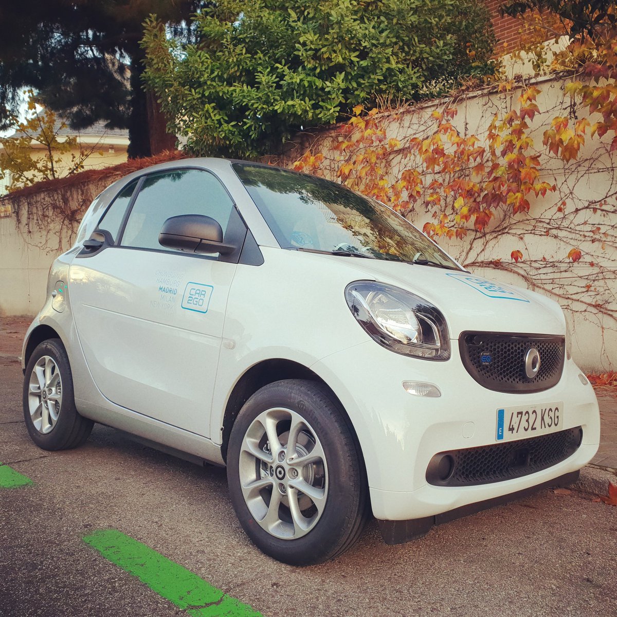 agalorda's tweet image. Estrenando el nuevo modelo de #car2go Porfa, #cuídamelo