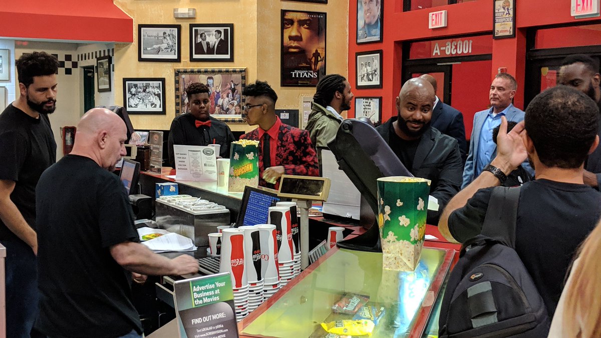 plantationsda's tweet photo. The worldwide debut for #Breaking Point was sold out and standing room only. Great acting, tremendous storyline, thematic audio, griping visuals, superb attention to detail & #AmazingEnding
#BreakingPoint #RedCarpet #sro #movies #movie #film #cinema #cinematography #filming https://t.co/tC3BiwxTm7