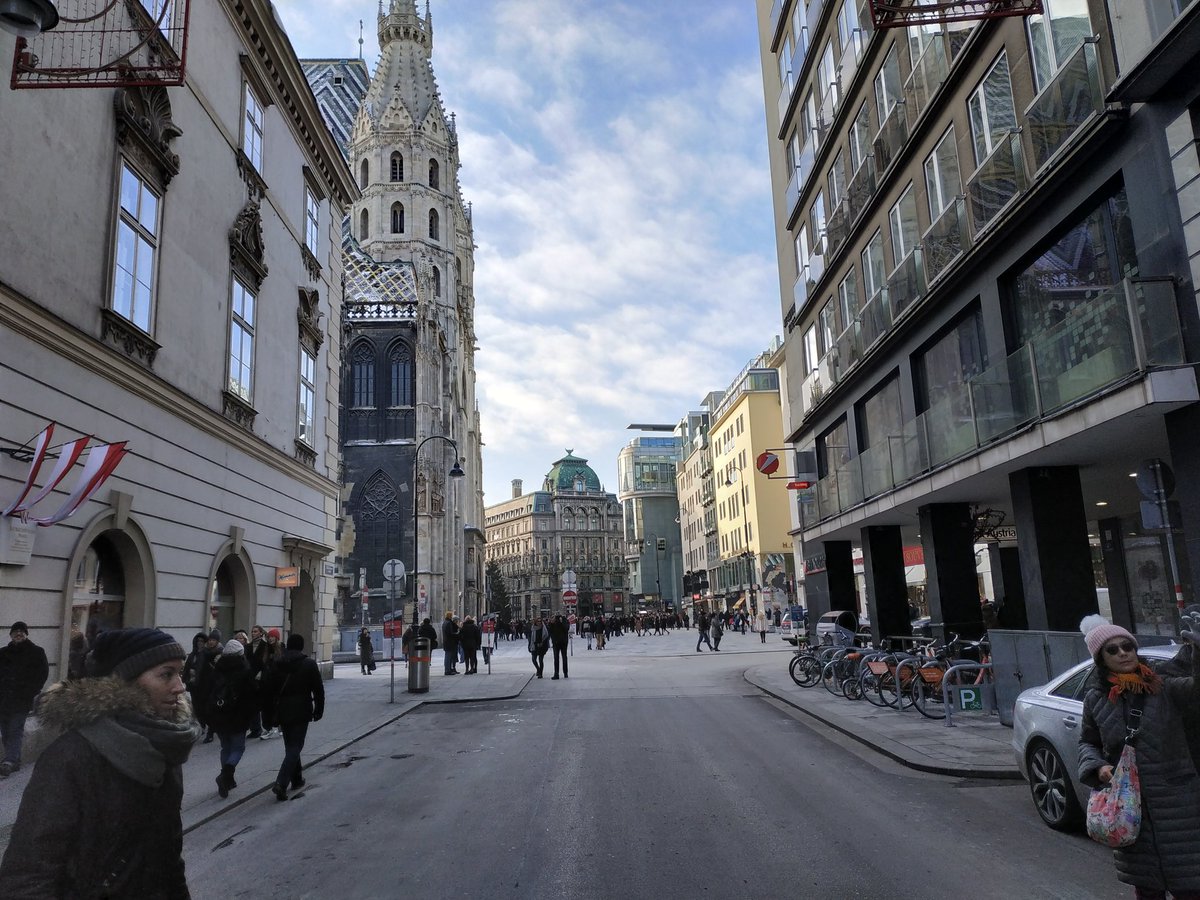 warriorvalkyire's tweet photo. Short #trip to Vienna. 
I love #Austria so much 💖💖 https://t.co/MJvrppI1rY