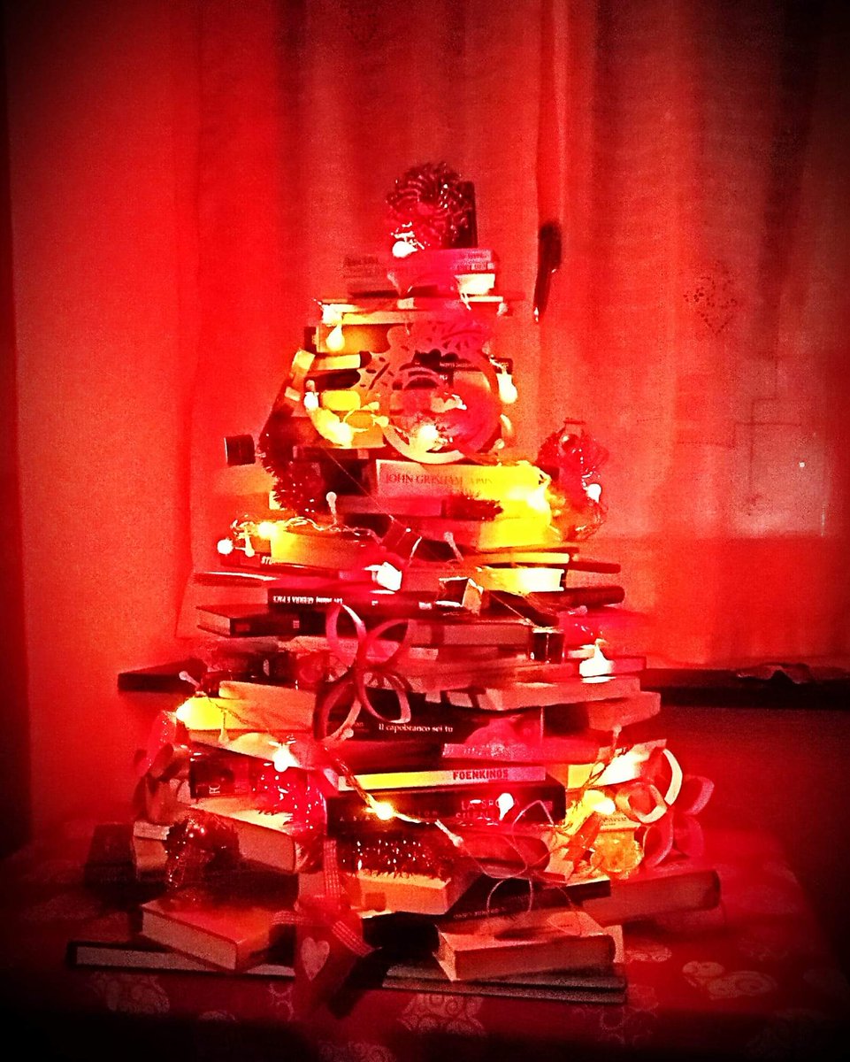 libri_cct's tweet photo. Il vero spirito del Natale alberga nel tuo cuore.🎄🤶🌙☘️ ... e con un albero di Natale così il mio cuore è pieno... #23dicembre #ChristmasEveEve #Raccontando #Natale #AspettativePerIl2019 #Natale2018 #libri #BuonaDomenica #librodel2018 #inverno #bookslover #PensieriDiNatale https://t.co/ZHhjfa6byb