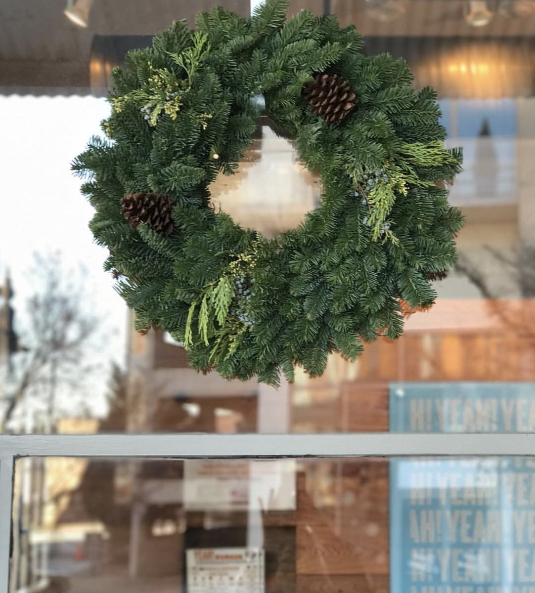 YEAHBURGER's tweet photo. HOLIDAY HOURS: #MerryChristmas and #HappyHolidays from all of us at #YEAHBURGER. We’ll be closing at 4pm on #ChristmasEve and will be closed on #ChristmasDay. We look forward to serving you with normal hours on December 26th ⭐️ https://t.co/a67NehPZCd