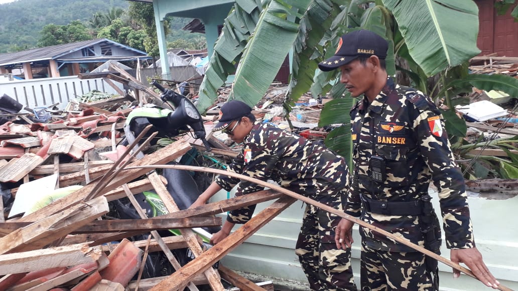 Semoga lelahmu menjadi berkah sahabat

Mari kita doakan keselamatan sahabat kita yang bertugas di Banten, lahumul fatehah
Satu lagi untuk korban bencana di Banten,
Semoga di beri ketabahan pada keluarga nya, lahumul fatehah
<a href="/alabanser/">Ala Banser</a> 
@GPAnsor_Satu 
<a href="/Official_Ansor/">Gerakan Pemuda Ansor</a>
