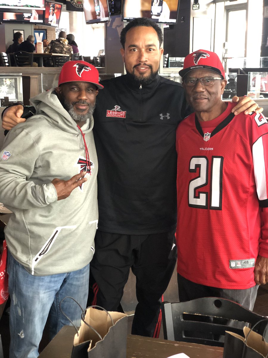 chucksmithnfl's tweet photo. Hanging out w/@AtlantaFalcons Fans ready for a big win! We are @tacomacofficial w/@929TheGame @Falcons_PA #FalconsLegends https://t.co/pLoJoEVEuQ