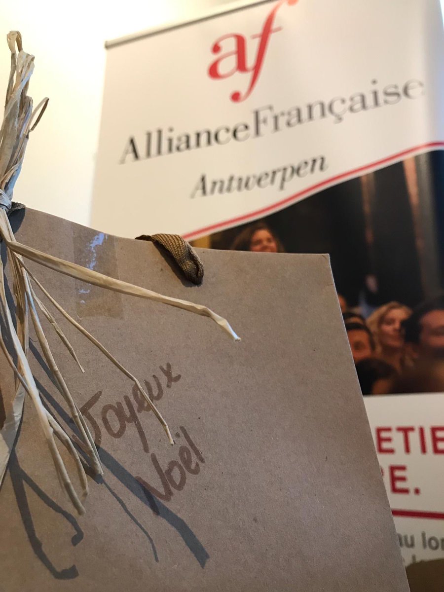 afanvers's tweet photo. Nous vous souhaitons de belles fêtes de fin d’année ! Rendez-vous en 2019 pour faire vibrer la #francophonie ! https://t.co/Gz9VJXF91z