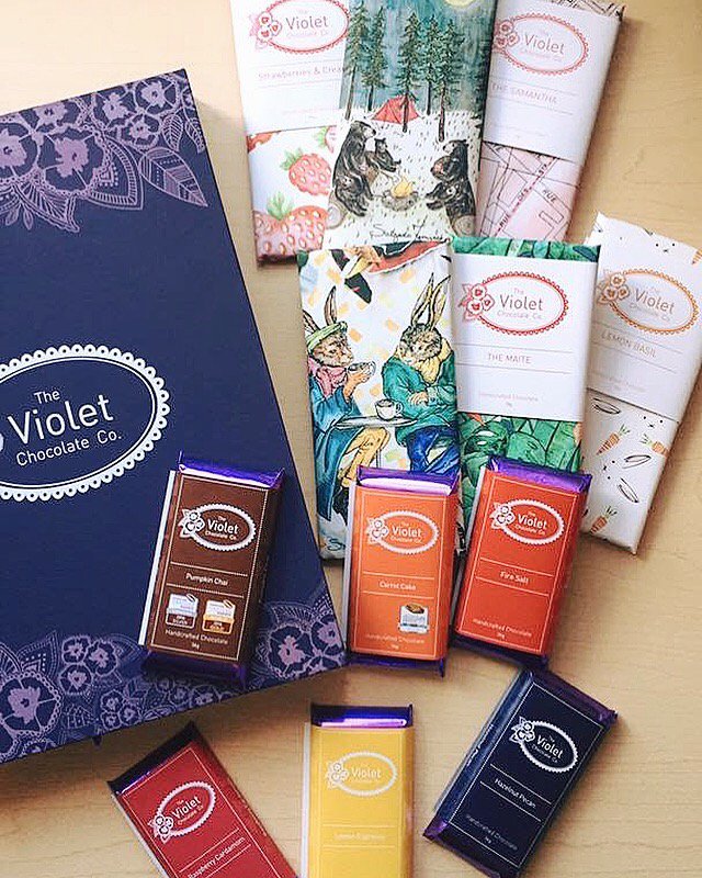 lindork's tweet photo. 🎁 *DEC 23 GIVEAWAY!*🎁

Enter to win today’s 24 Days of Christmas Giveaways: a @VioletChocolat Company Award Winning Collection chocolate gift box! ($50 value). 

Follow me + @VioletChocolat+ RT for a chance to win!

More entries: https://t.co/9Al5yFTFY2 #yeg #yegfood https://t.co/rDKacwlzvV
