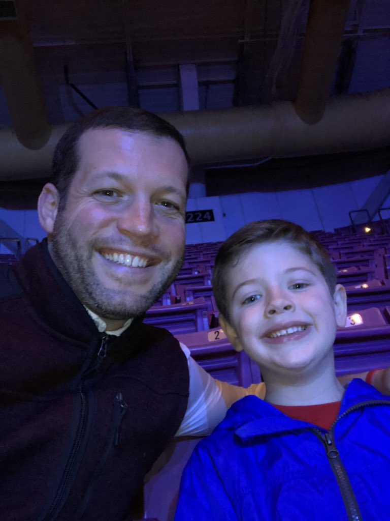 #MarvelUniverseLive