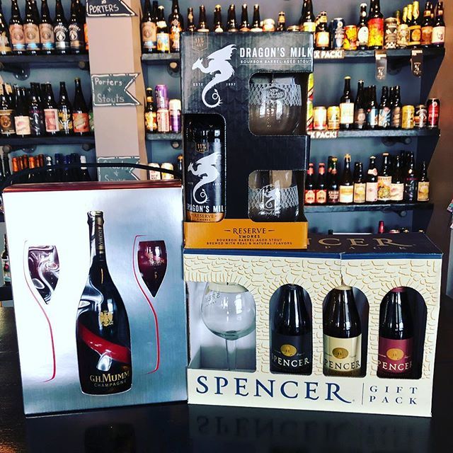 Last minute #christmas shopping? Stop in and pick up a gift pack or choose from any of our 500+ 🍻and 100+ 🍷. Hours the next couple days are:
- 12/23 - Noon - midnight
- 12/24 Christmas Eve Noon - 5
- 12/25 Christmas Day *CLOSED* - 12/26 2 - 11 bit.ly/2V78pU8