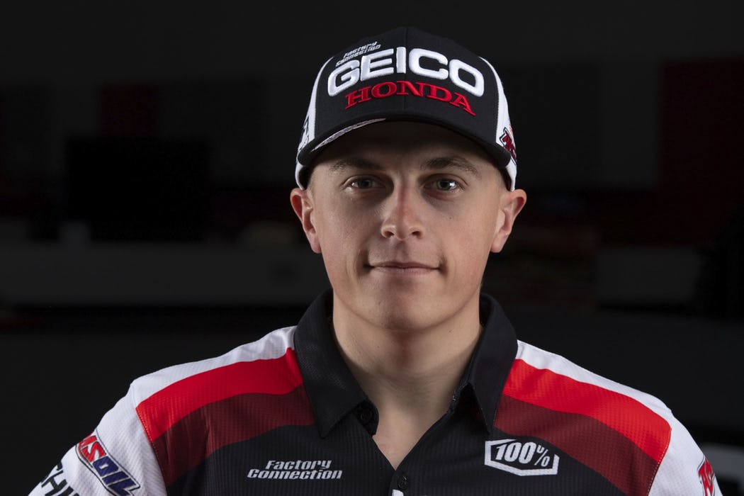 FuelUniverseTV's tweet photo. Jeremy Martin extiende su contrato con Honda a pesar de estar lesionado || https://t.co/jDFuxenLi8 ||
#GEICO #Honda #JeremyMartin #AMA https://t.co/dXs9kwCuTz