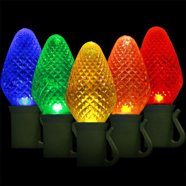 North Frontenac resident making spirits bright with 100,000 lights dlvr.it/QvDhjz https://t.co/YPTPPqm8NJ