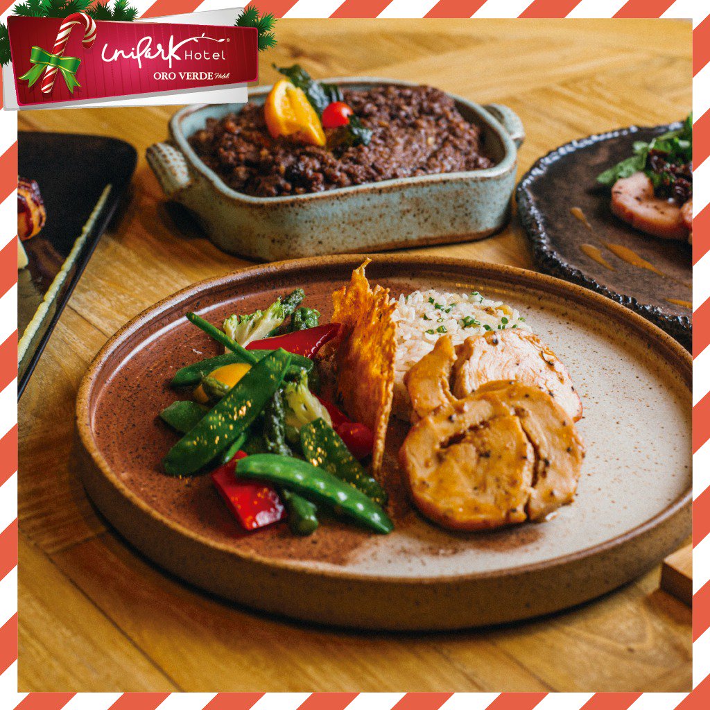 🎁 🎅 🦌 Unipark quiere ser parte de tu cena y alegrar el momento de más unión del año. ¿Qué quisieras llevar para tus comidas en familia? 🎁 🎅 🦌 Te damos unas opciones en El Centro ;) #Navidad #Guayaquil #CenasParaLlevar #Foodies