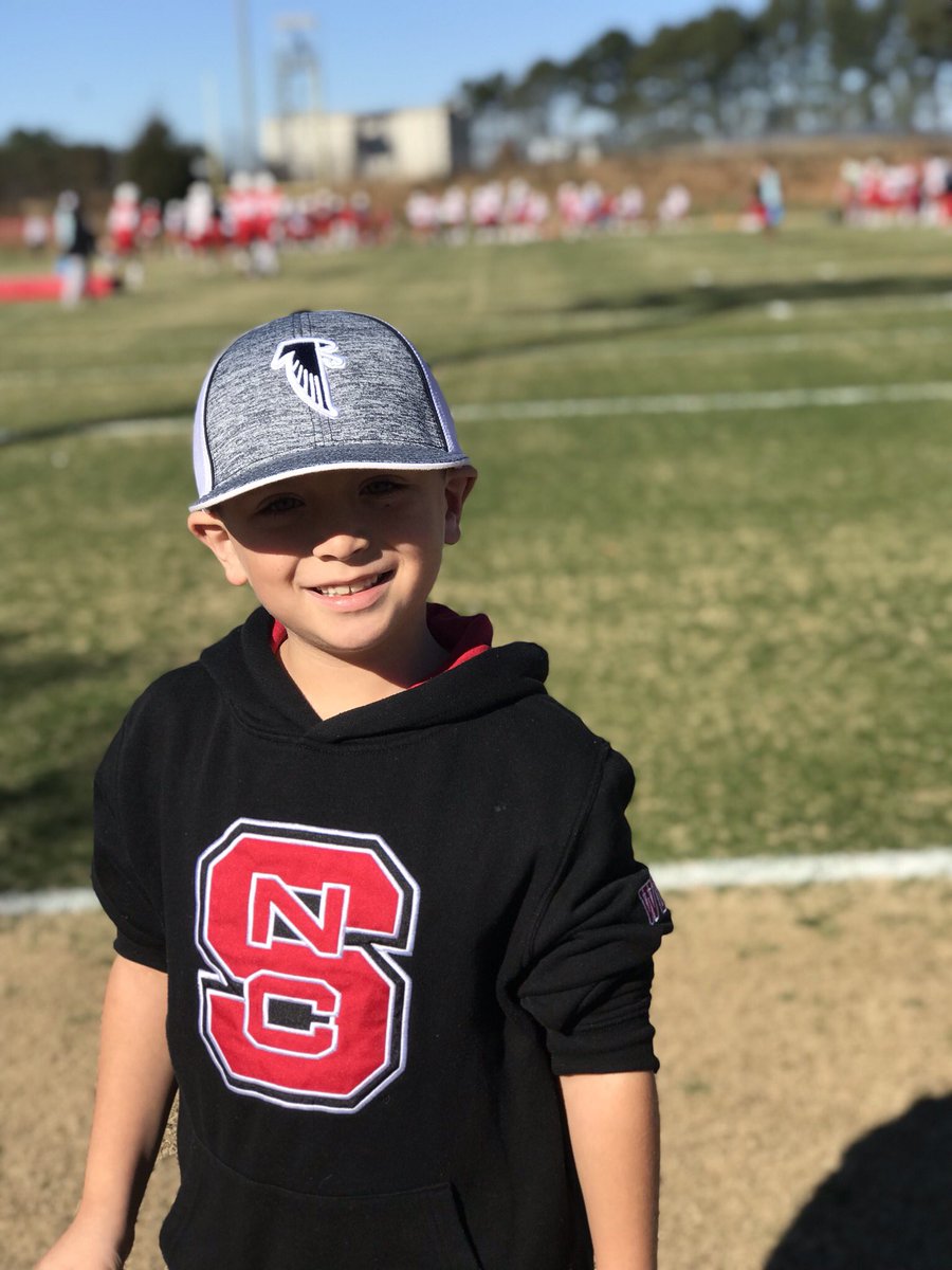 CoachNixon71's tweet image. Catching some @PackFootball bowl practice. Thanks to coach @Henry_Trevathan for the invite! #GoPack