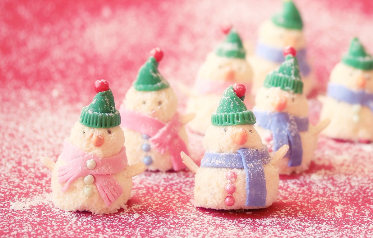 Ganache snowmen all dressed up and snow where to go ❄️⛄️❄️ #ChristmasEveEve